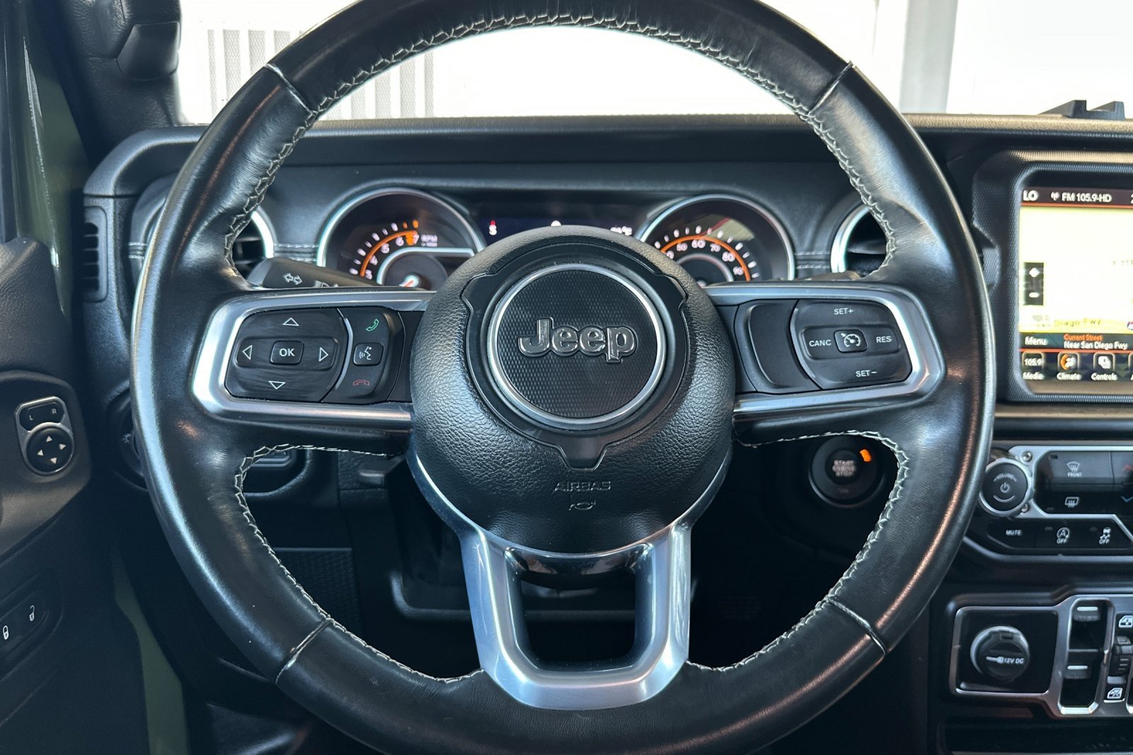 Used 2022 GREEN CLEAR-COAT Jeep Unlimited Sahara image 23