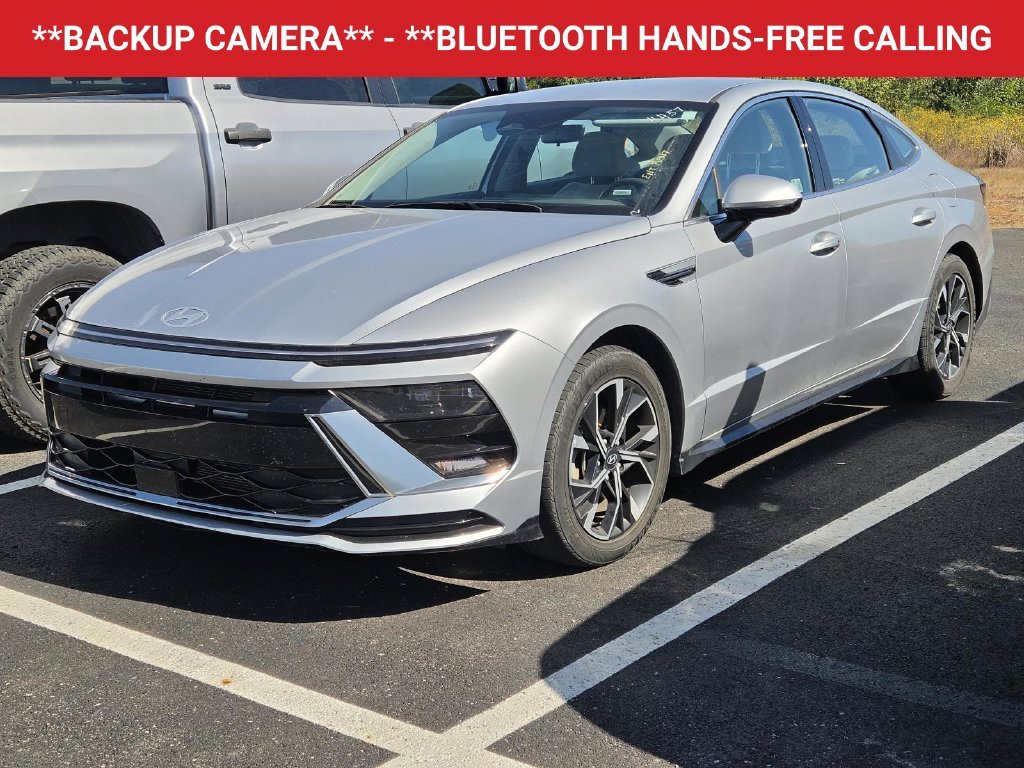 Used 2024 Silver Hyundai SEL image 3