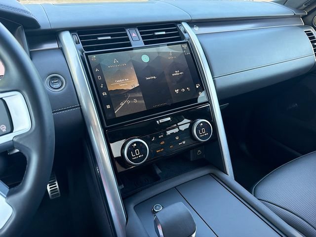 Used 2025 Santorini Black Metallic Land Rover Metropolitan Edition image 30