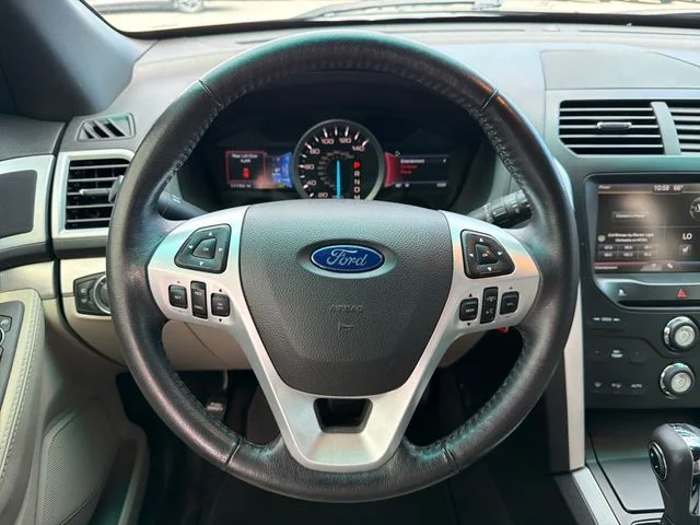 Used 2015 White Ford XLT image 10