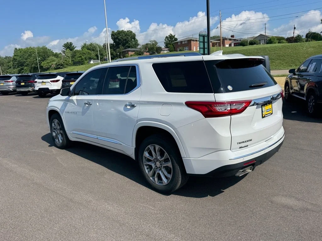 Used 2018 Beige Chevrolet Premier image 4