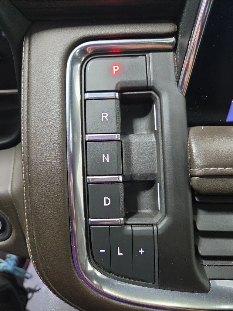 Used 2021 Gray Chevrolet Z71 image 43