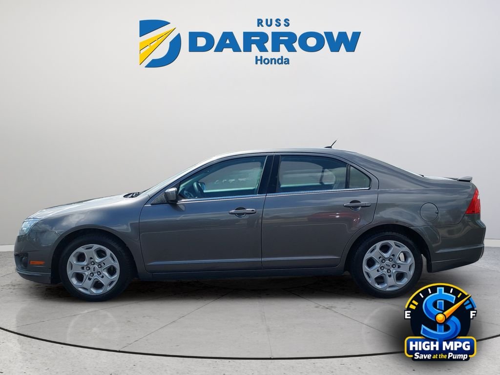 Used 2010 Gray Ford SE image 2