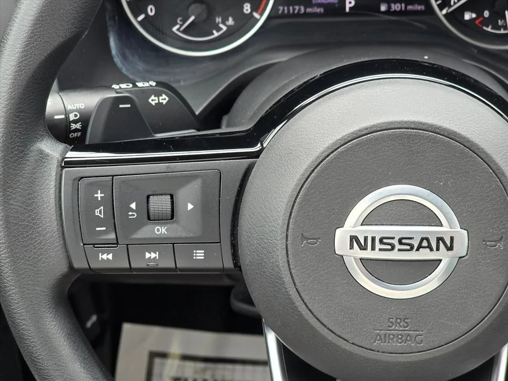 Used 2021 Blue Nissan SV image 15