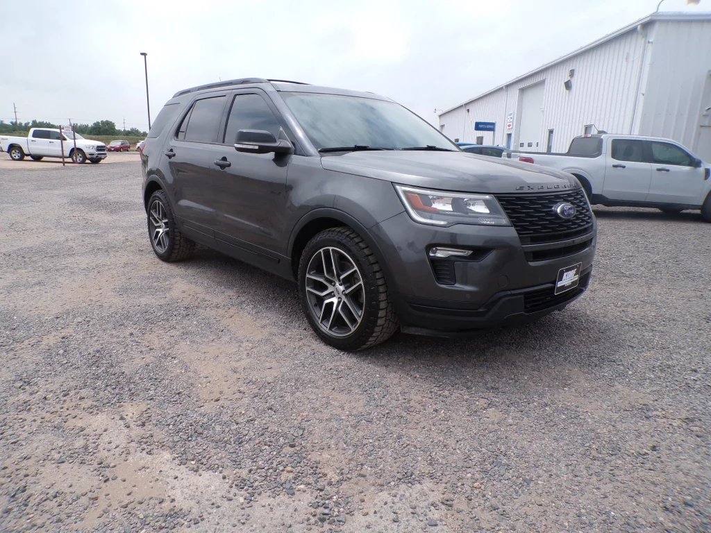 Used 2018 Magnetic Metallic Ford Sport image 3
