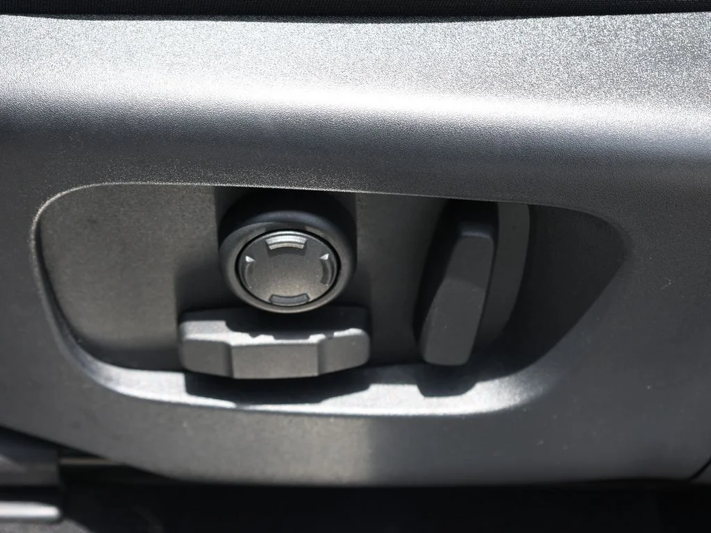 Used 2023 Gray Land Rover S R-Dynamic image 17