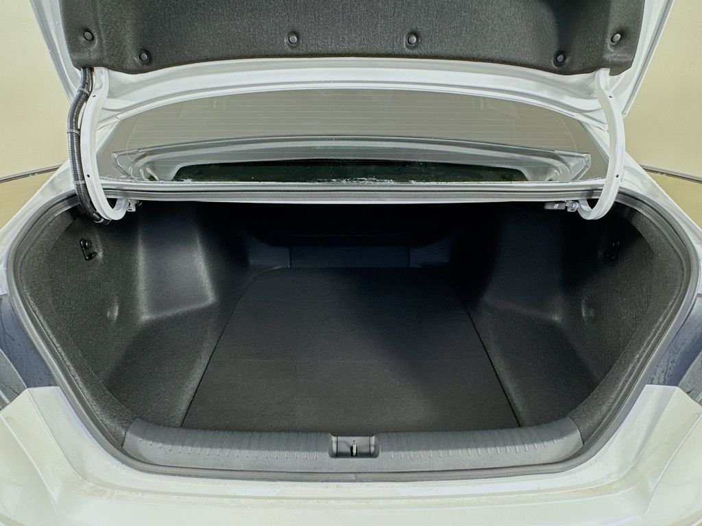 New 2026 Platinum White Pearl Honda LX image 10