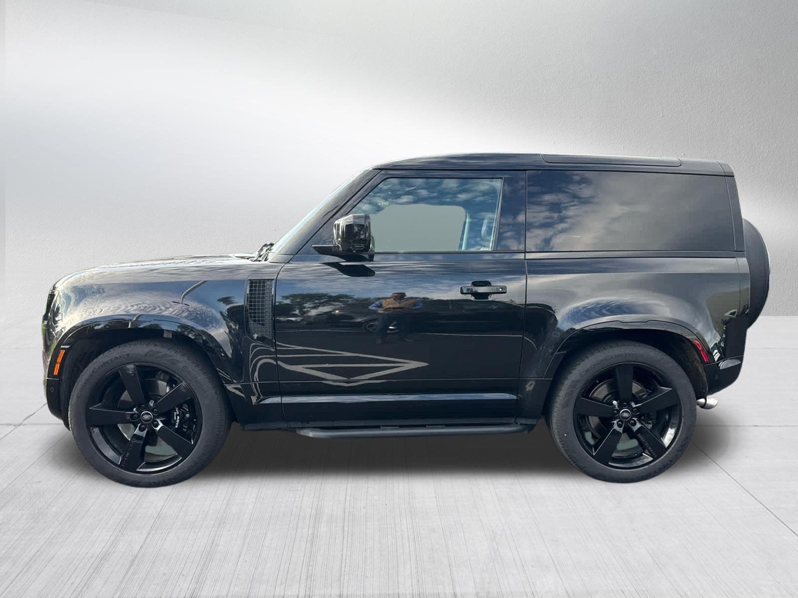 Used 2024 Land Rover Defender V8 with VIN SALEB6EE0R2326608 for sale in Minneapolis, Minnesota