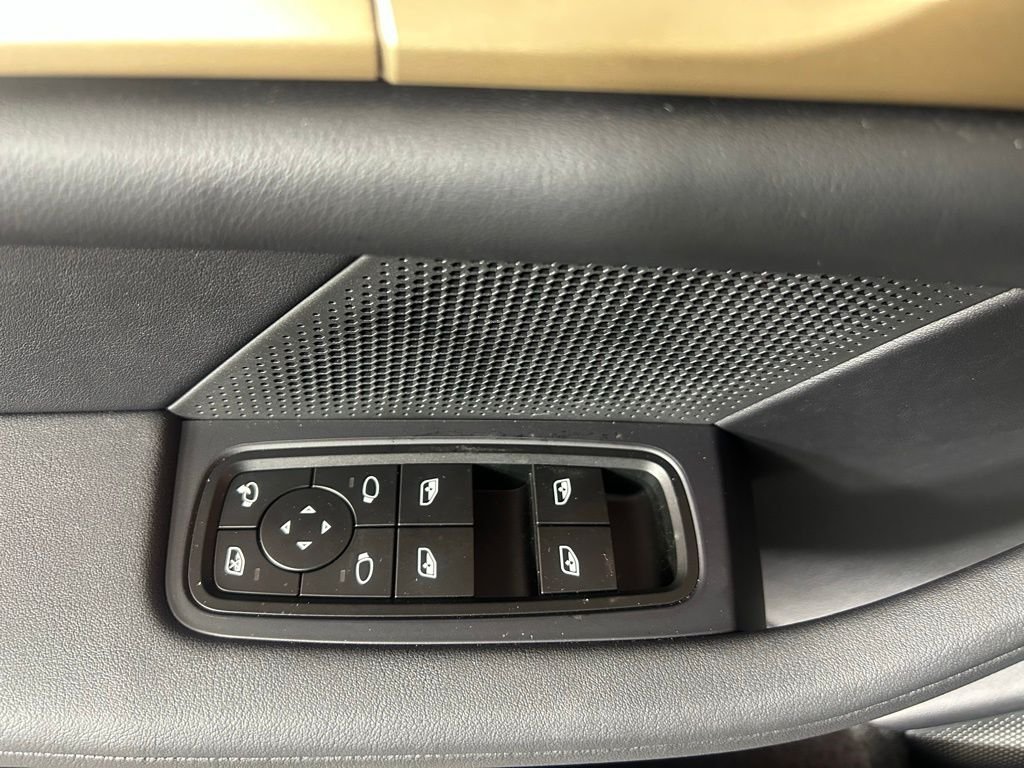 2025 Porsche Taycan S - Photo 25