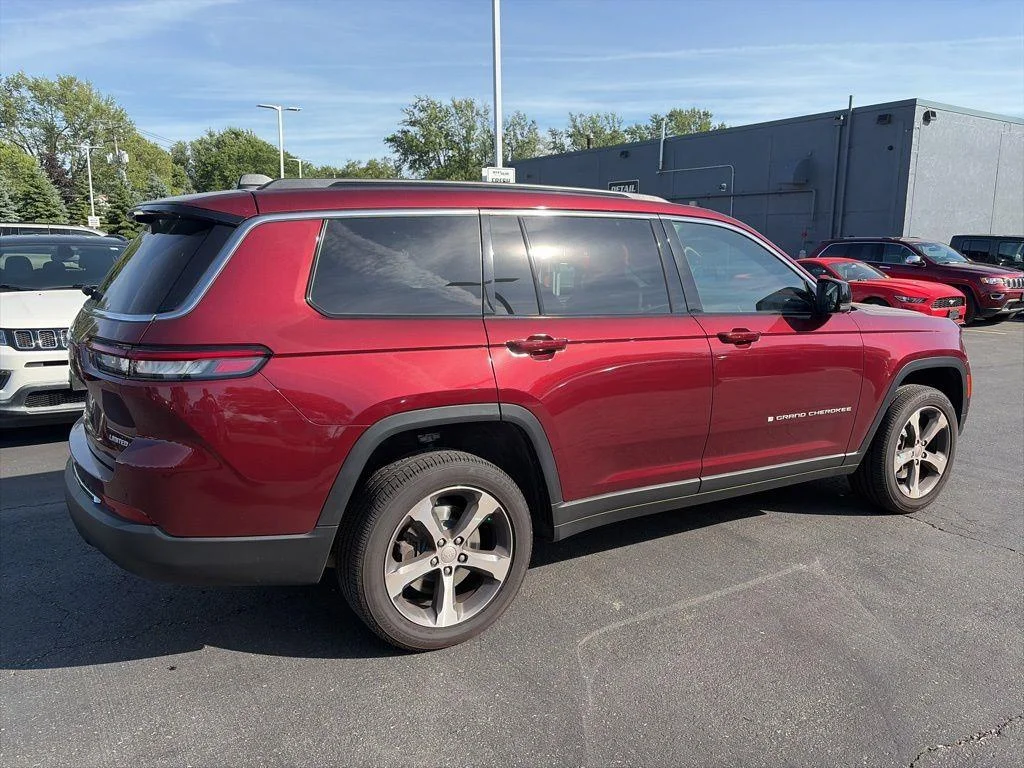 Used 2025 Velvet Red Pearlcoat Jeep Limited image 8