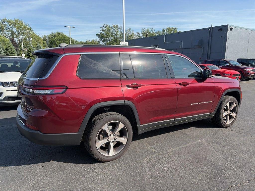 Used 2025 Velvet Red Pearlcoat Jeep Limited image 8