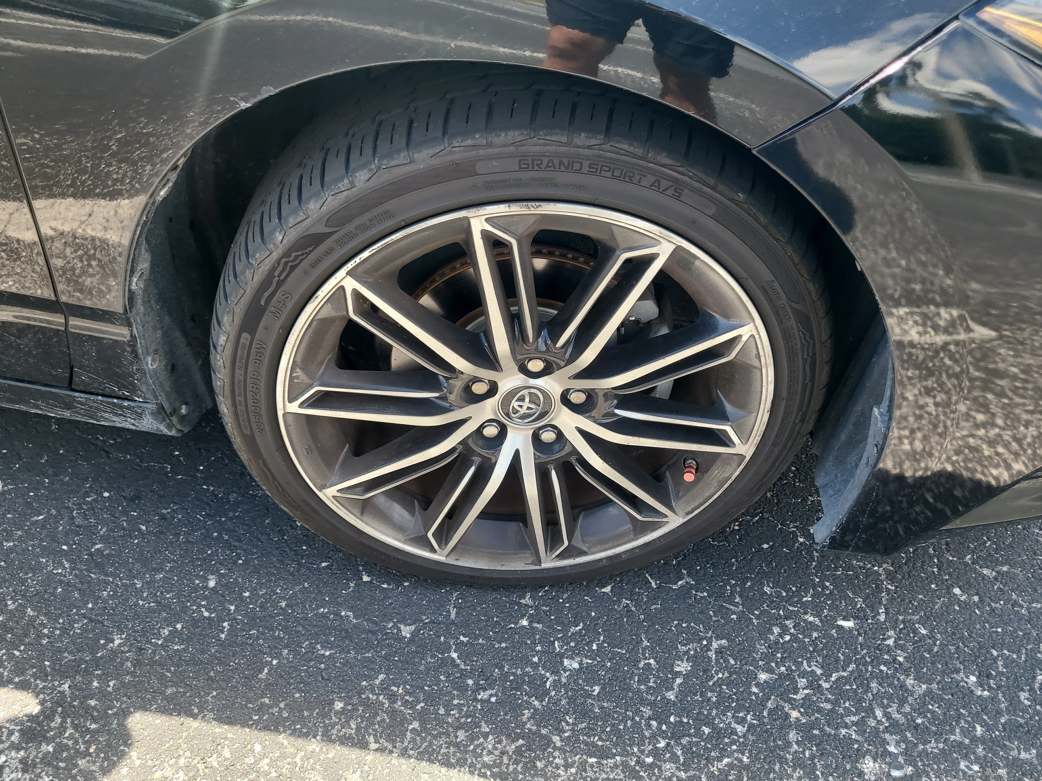 Used 2019 Midnight Black Metallic Toyota XLE image 9