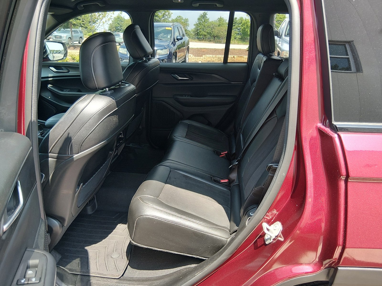 Certified Used 2024 BURGUNDY Jeep Laredo image 10