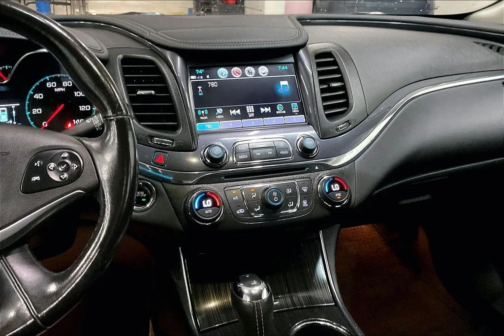 Used 2019 Gray Chevrolet Premier image 5