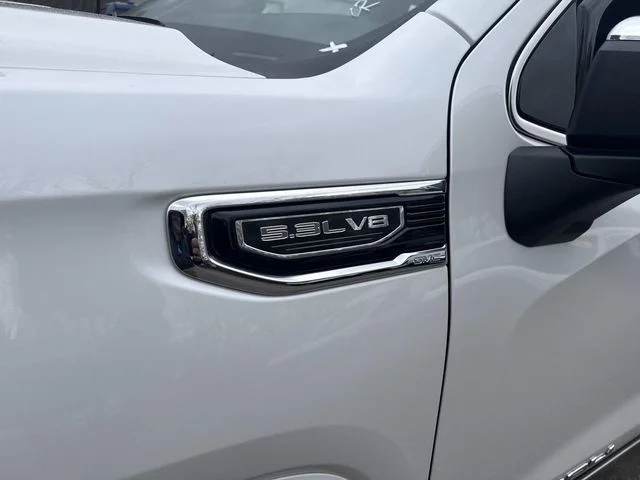 Used 2025 White GMC Denali image 13
