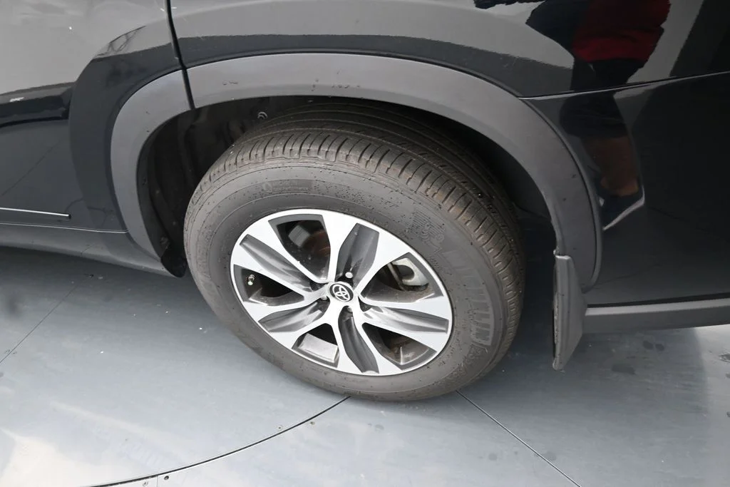 Used 2022 Black Toyota XLE image 14