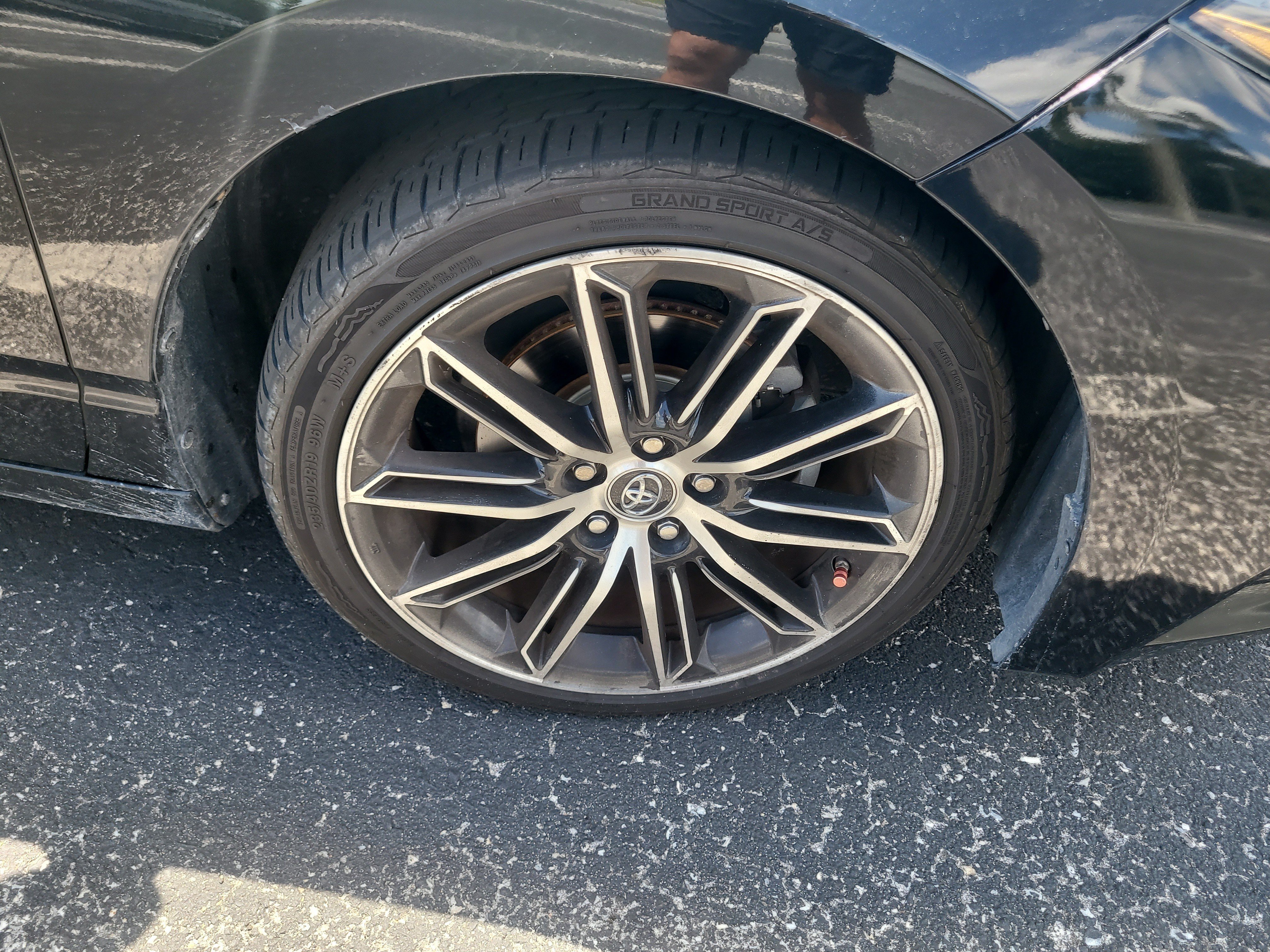 Used 2019 Midnight Black Metallic Toyota XLE image 9