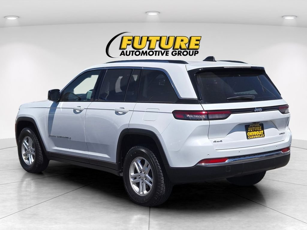 Used 2023 White Jeep Laredo image 6