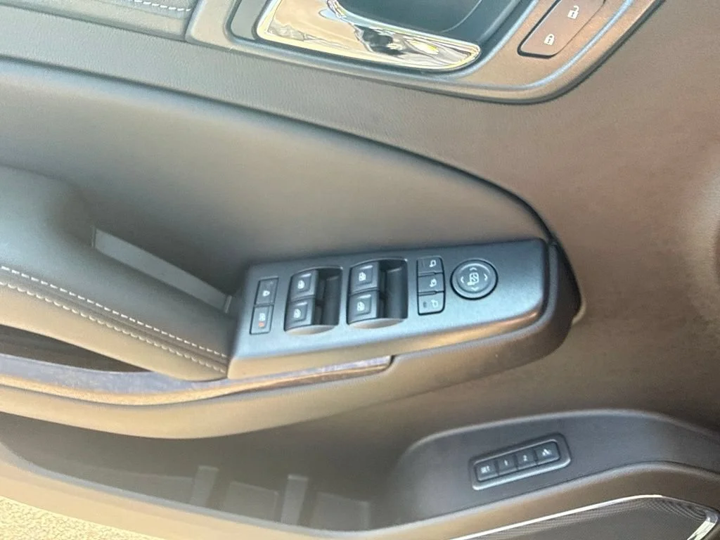 Used 2016 IRIDIUM METALLIC GMC SLT image 30