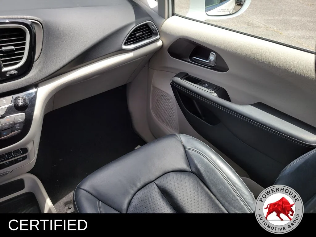 Used 2022 White Chrysler Touring L image 21