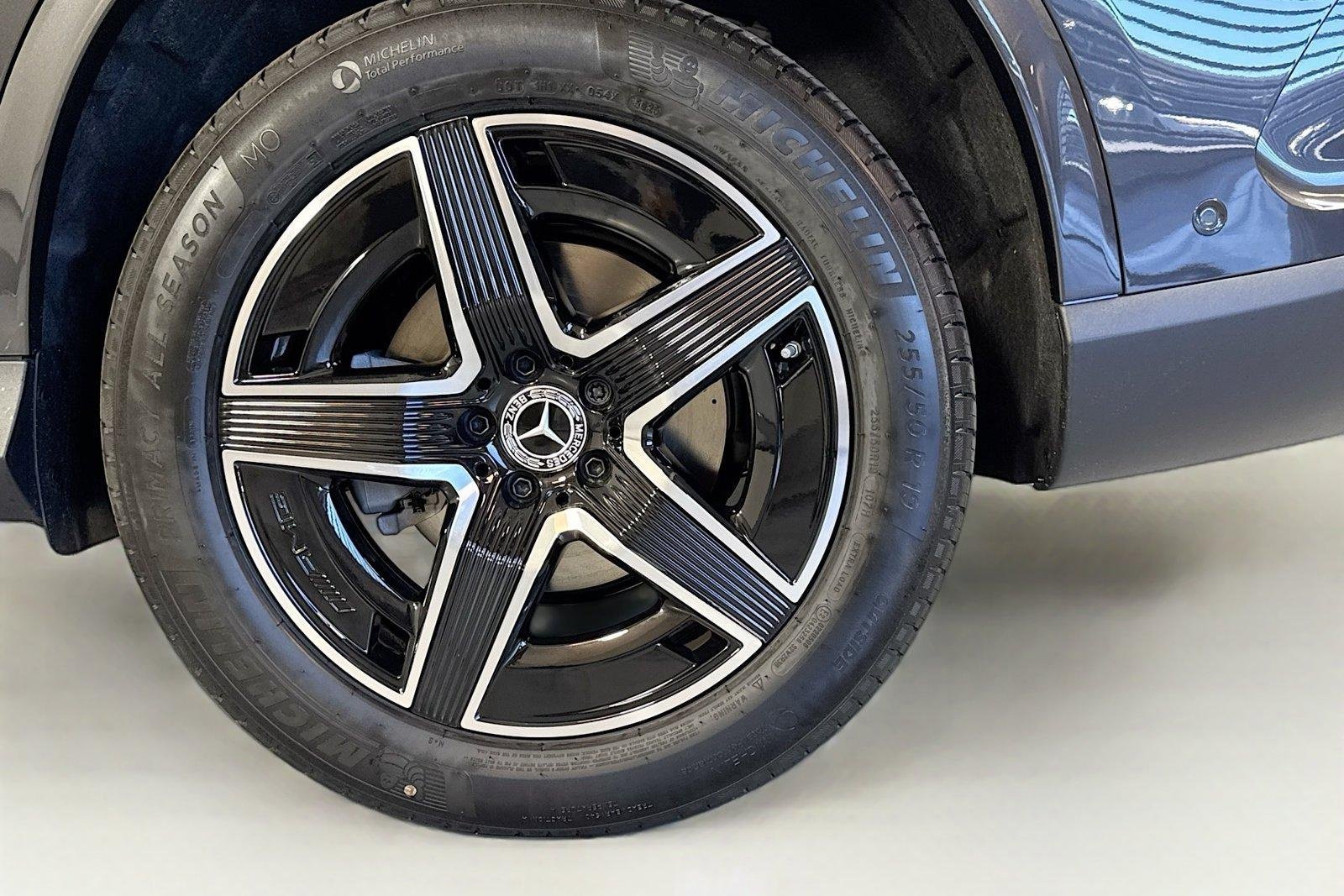 New 2026 Graphite Grey Metallic Mercedes-Benz GLC 300 image 28
