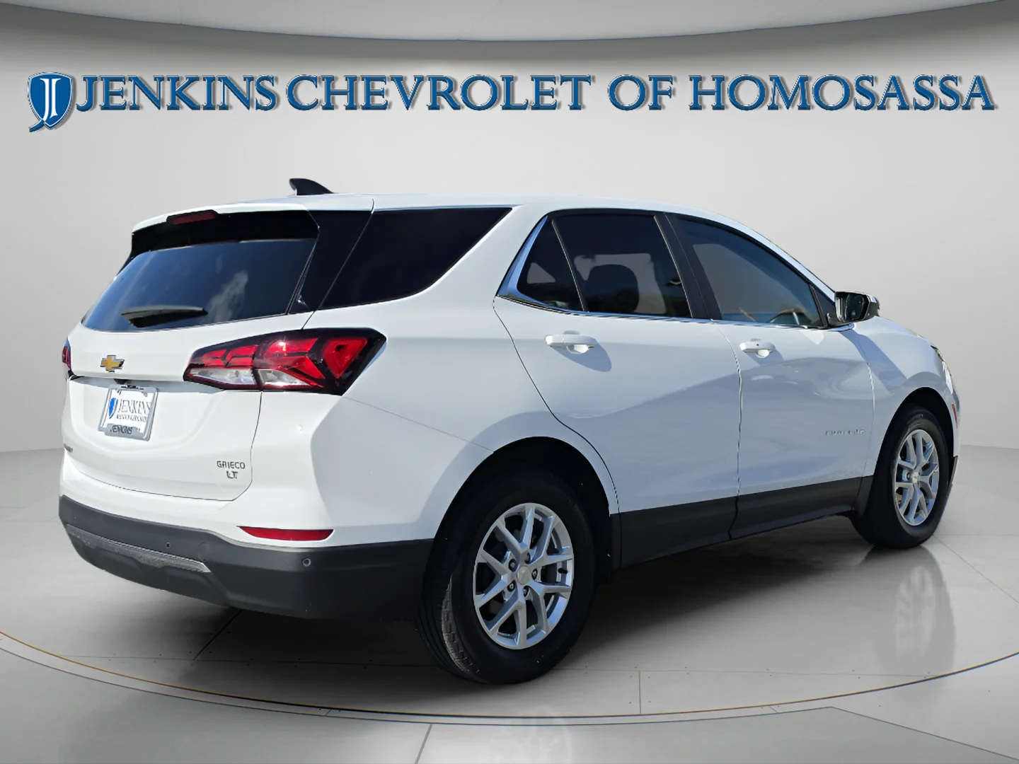 Used 2024 Summit White Chevrolet LT image 5