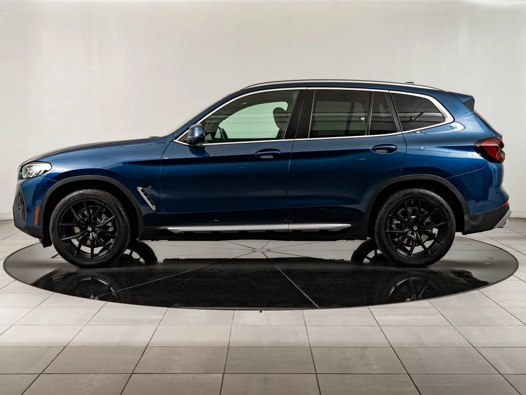 Used 2022 Phytonic Blue Metallic BMW xDrive30i image 5