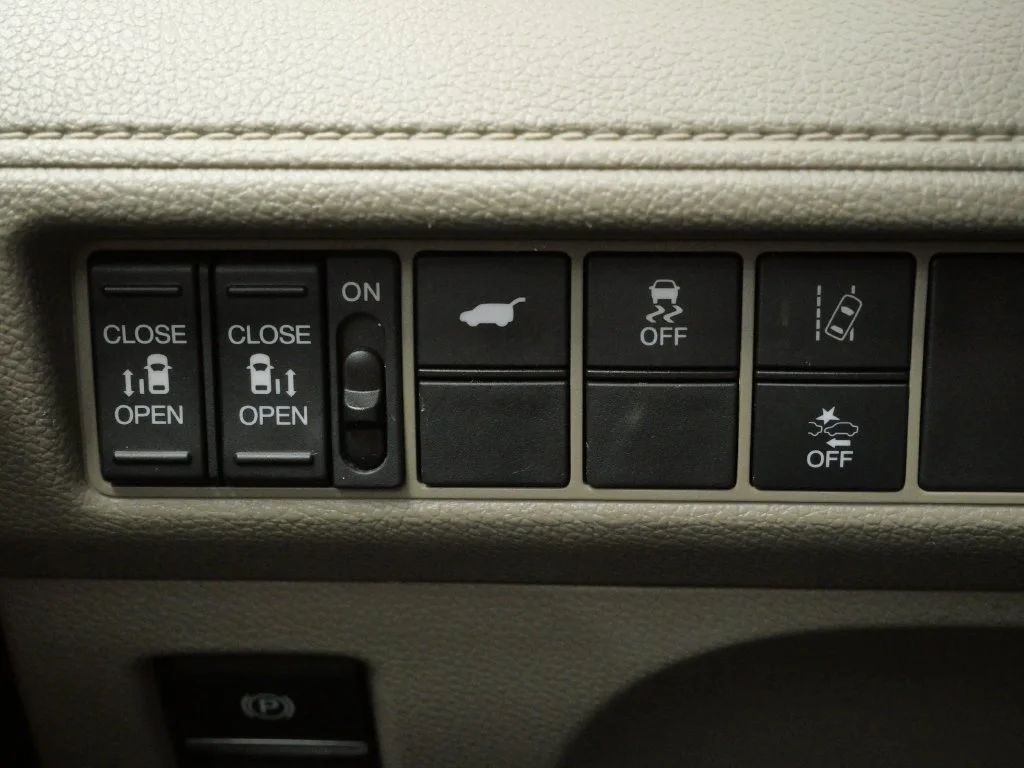 Used 2018 Gray Honda EX-L image 19