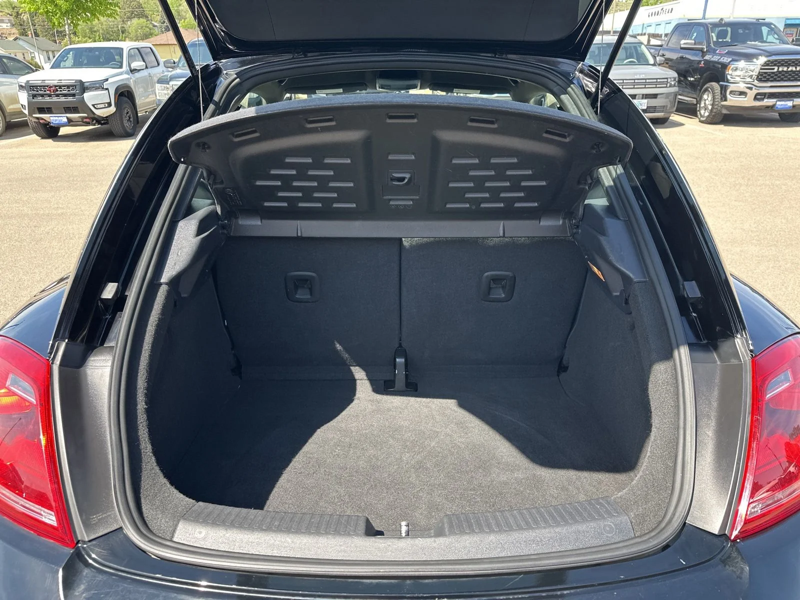 Used 2013  Volkswagen 2.5L image 21