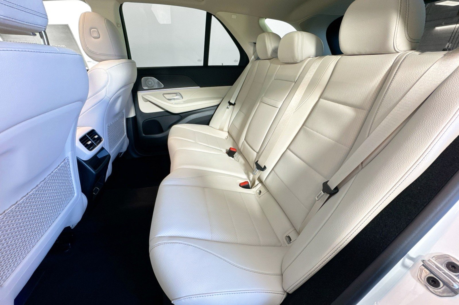 New 2026 Polar White Mercedes-Benz GLE 450 4MATIC® SUV image 22