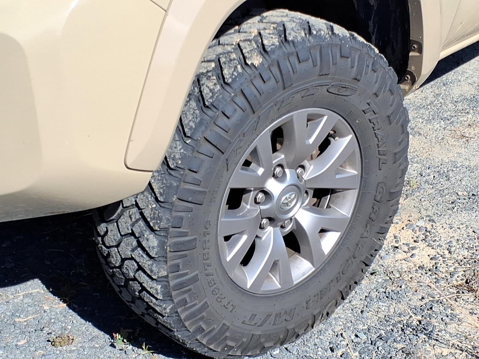 Used 2017  TOYOTA  image 3