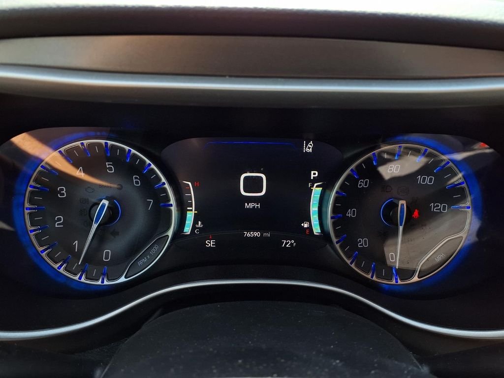 Used 2023 White Chrysler Touring L image 20