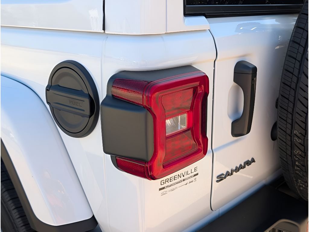 New 2026 Bright White Clear-Coat Exterior Paint Jeep Sahara image 4
