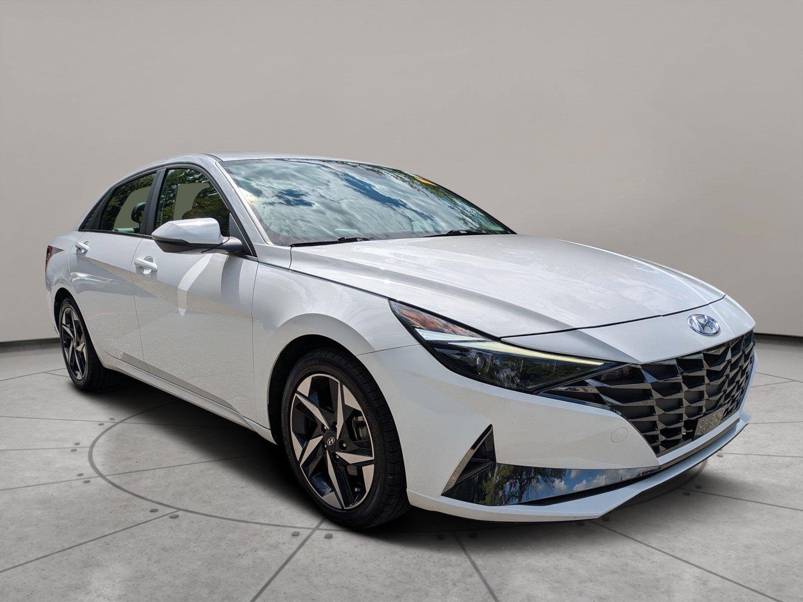 Used 2023 Lunar White Hyundai Limited image 1