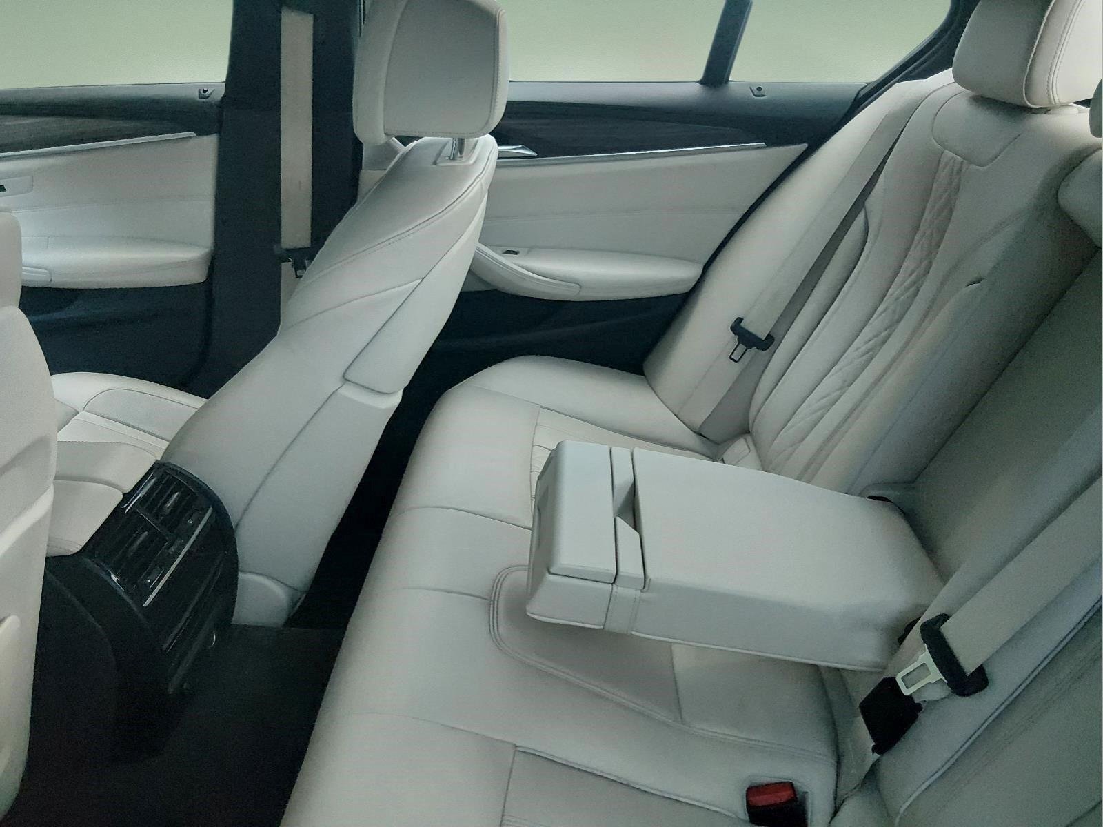 Used 2019 Carbon Black Metallic BMW 540i image 4