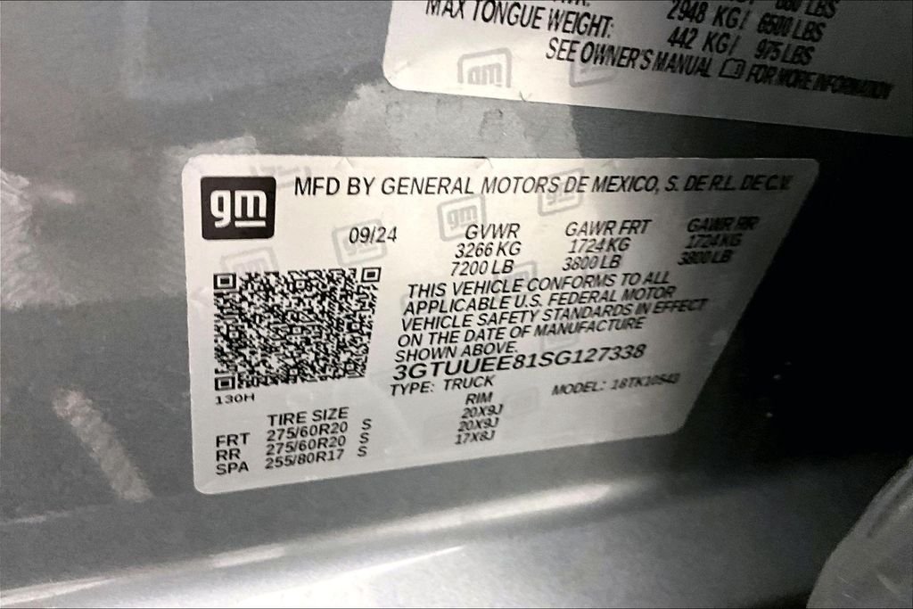 Used 2025 Silver GMC AT4 image 19