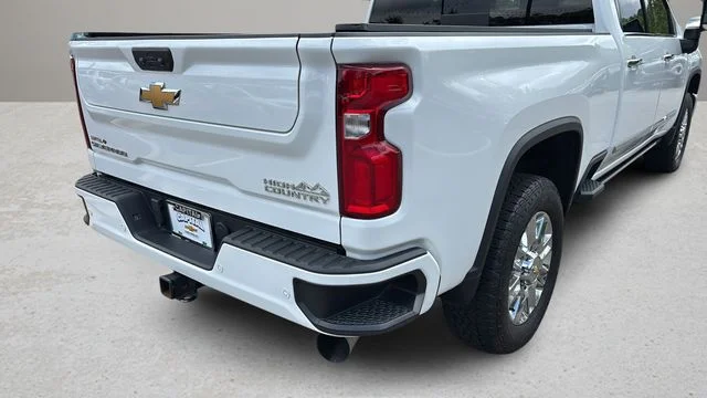 Used 2024 White Chevrolet High Country image 41
