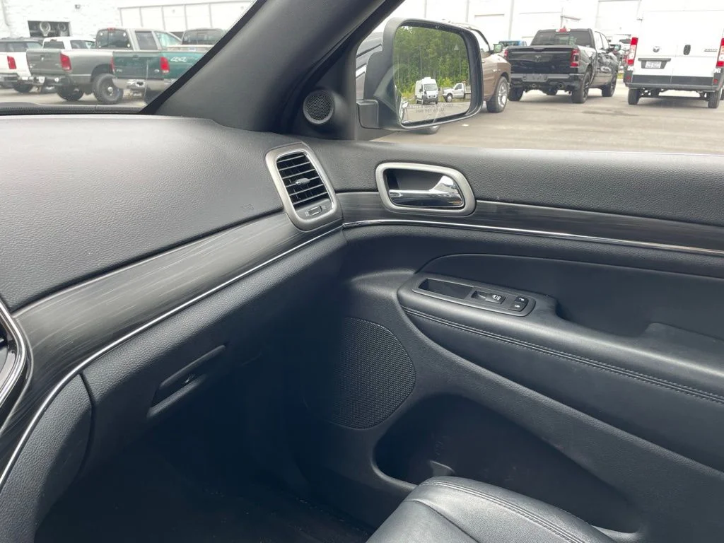 Used 2022 Black Jeep Limited image 19