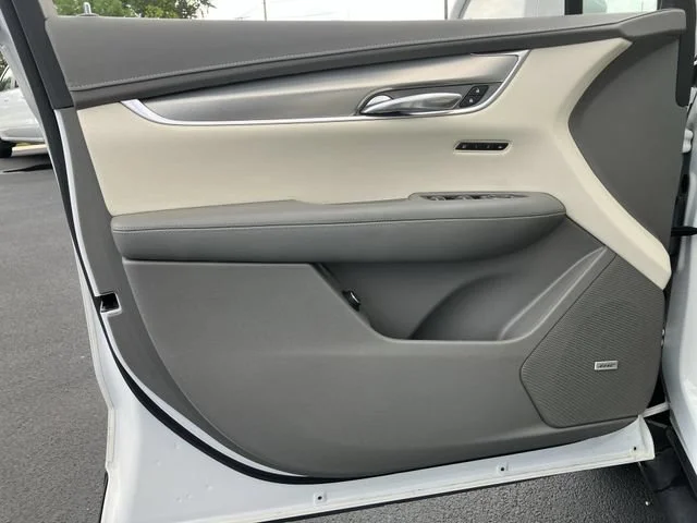 Used 2017 White Cadillac Luxury AWD image 21