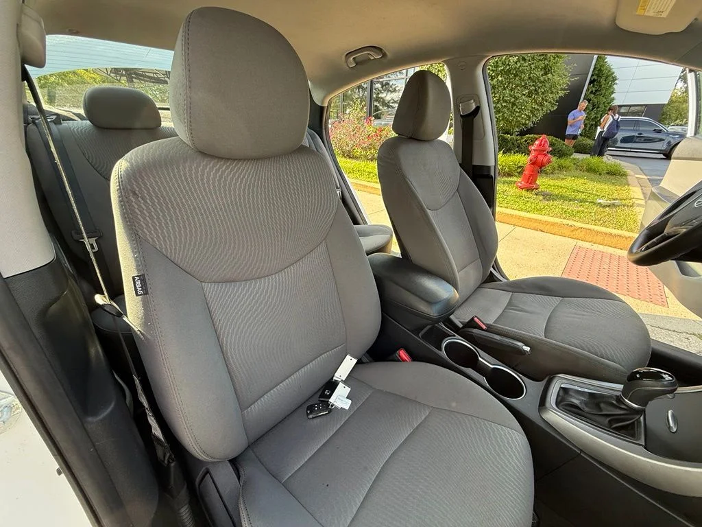 Used 2016 White Hyundai SE image 27
