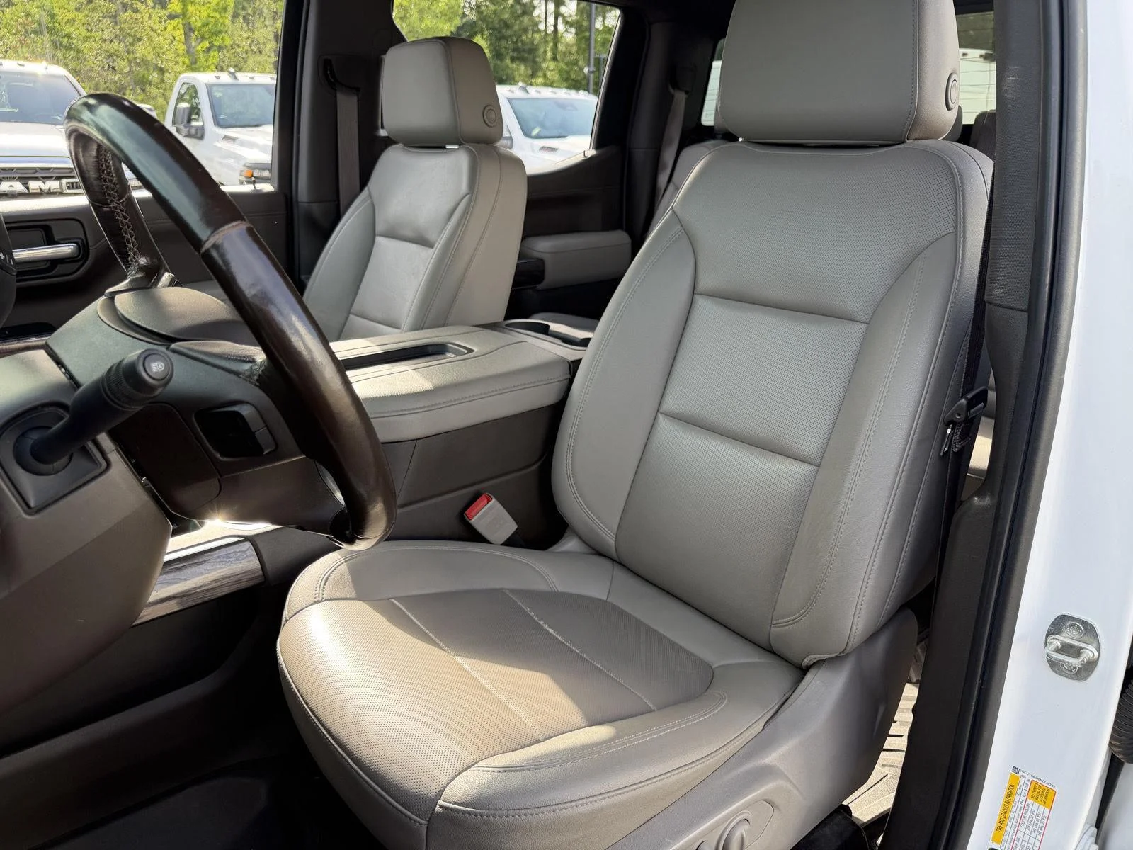 Used 2022 Summit White Chevrolet LTZ image 16