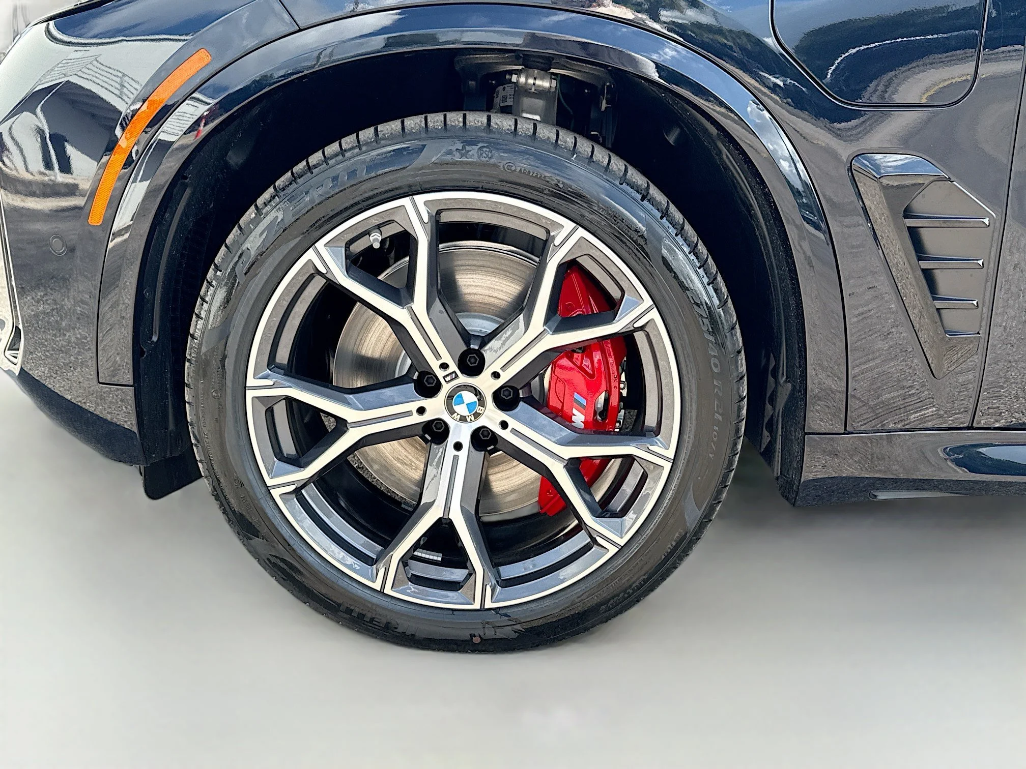 New 2026 Carbon Black Metallic BMW xDrive50e image 42