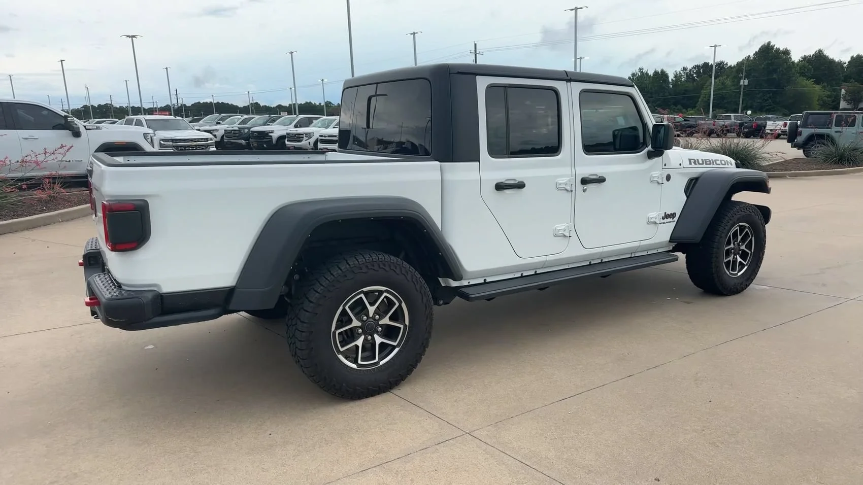 Used 2024 Bright White Clearcoat Jeep Rubicon image 9