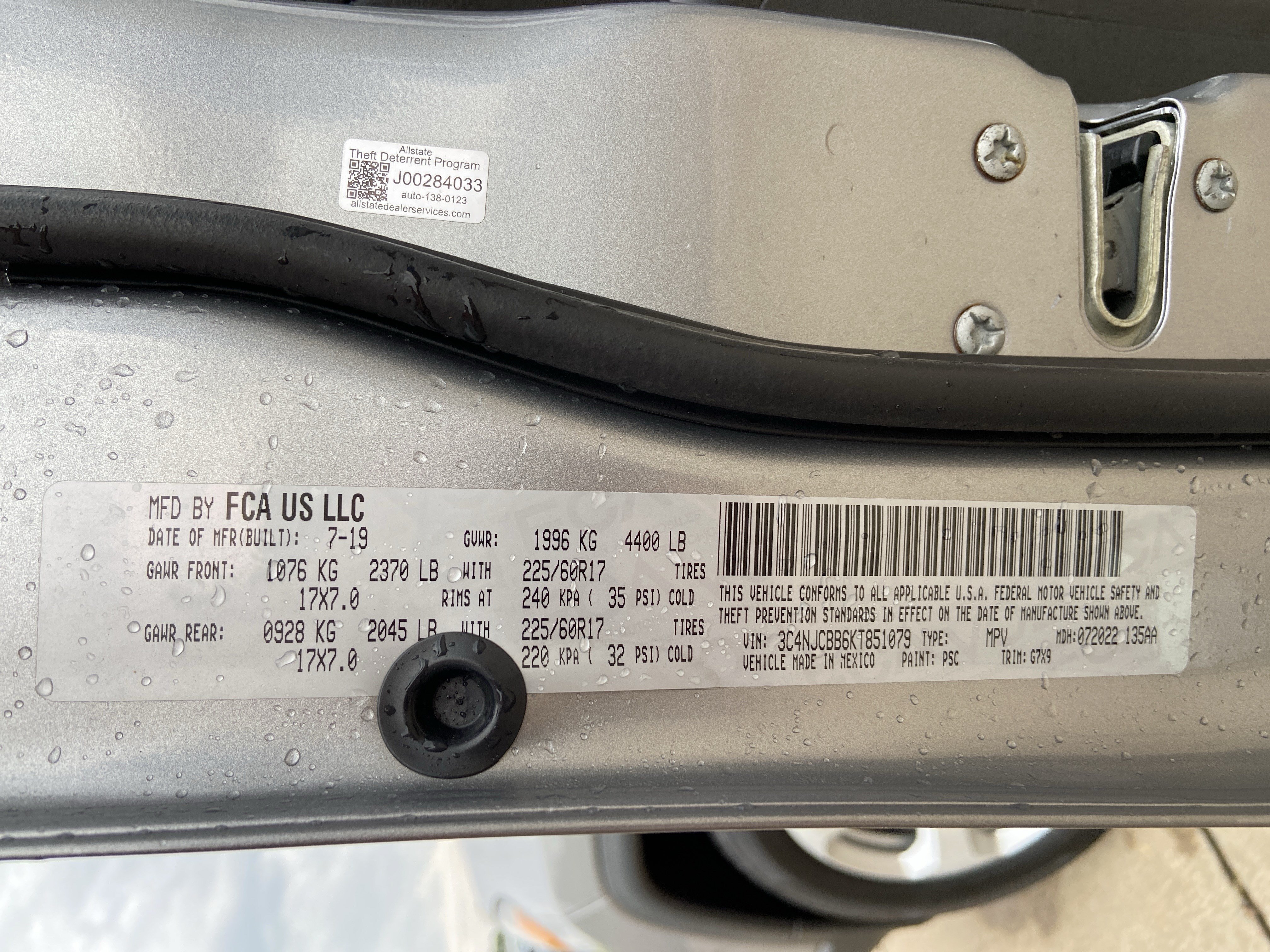 Used 2019 Billet Silver Metallic Clearcoat Jeep Latitude image 37