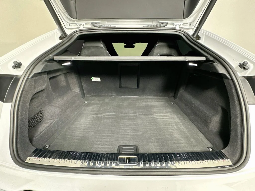 Used 2024 White Lamborghini Performante image 27
