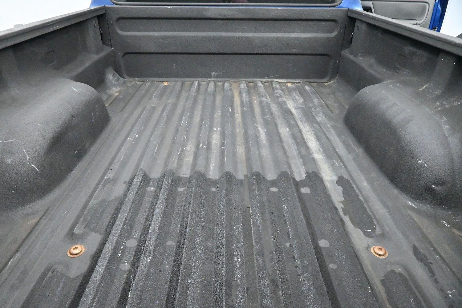 Used 2008  Ford XL image 9