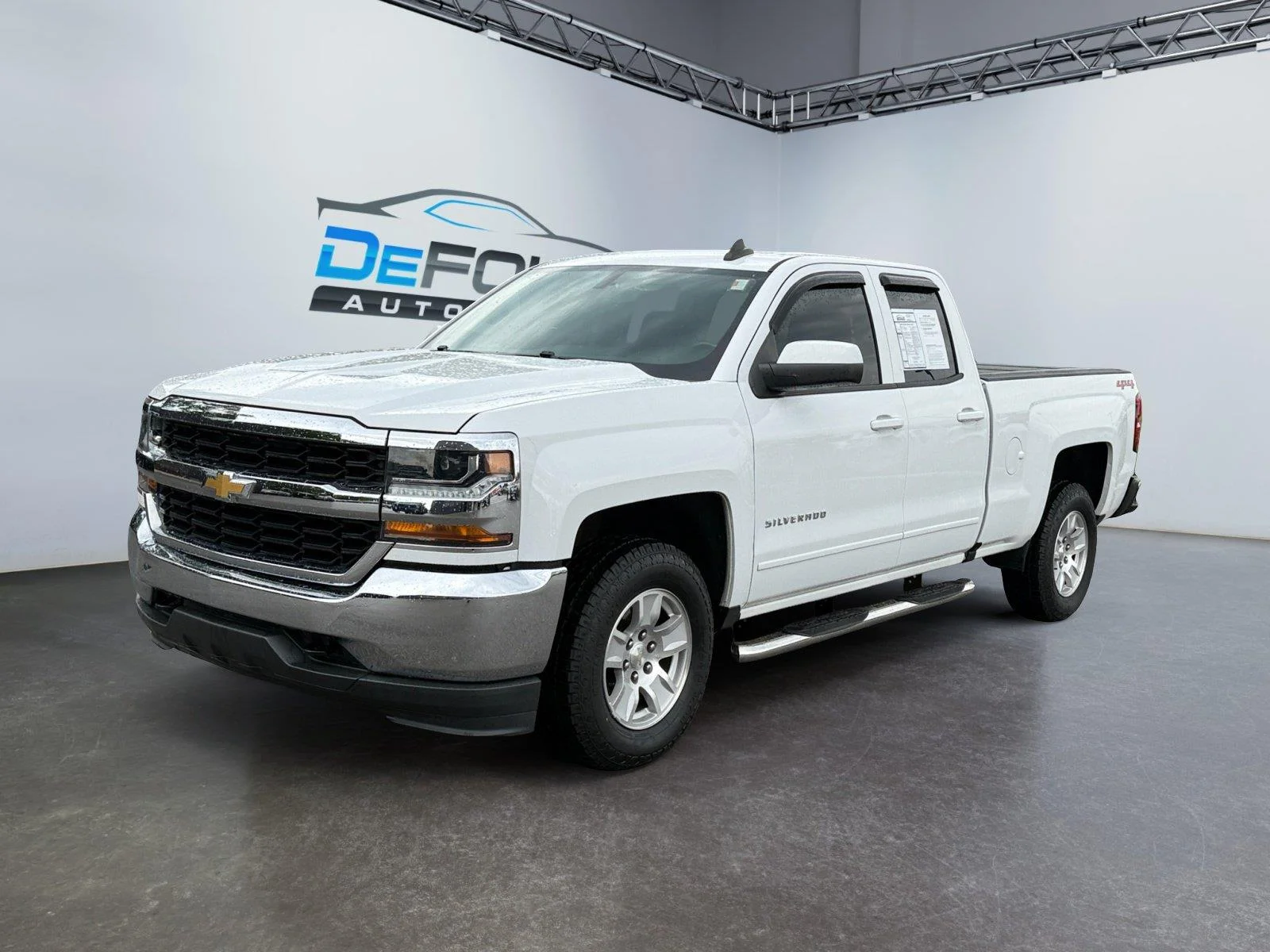 Used 2018 Summit White Chevrolet LT image 7
