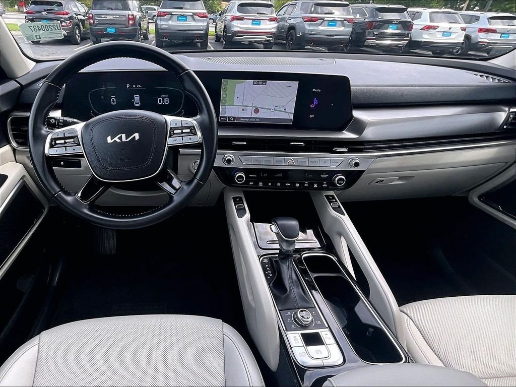 Used 2024 Black Kia S image 21