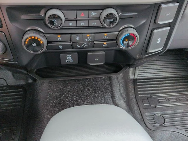 New 2026 Oxford White Ford F-450® XL image 17