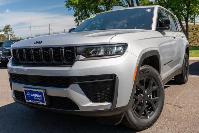 New 2026 Silver Zynith Exterior Paint Jeep Altitude image 1